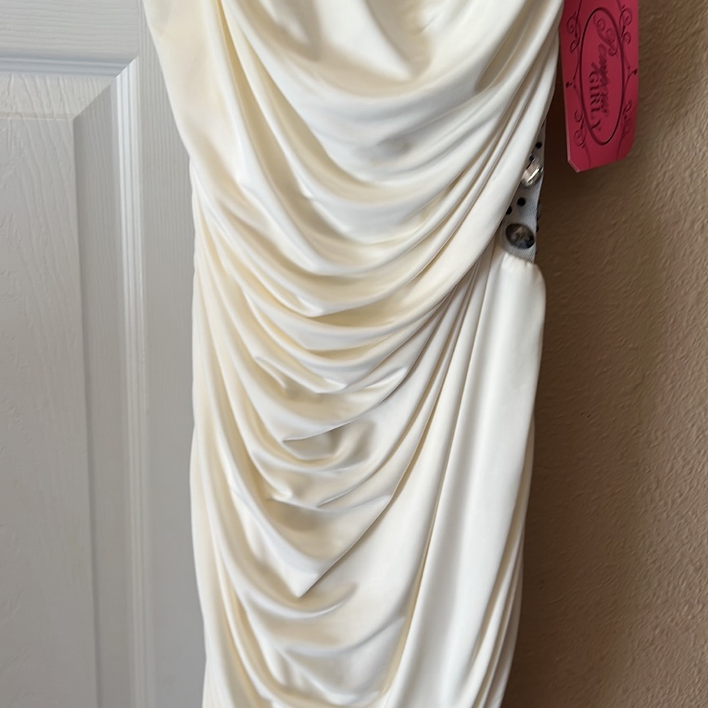 Dress - Picture 2 of 5